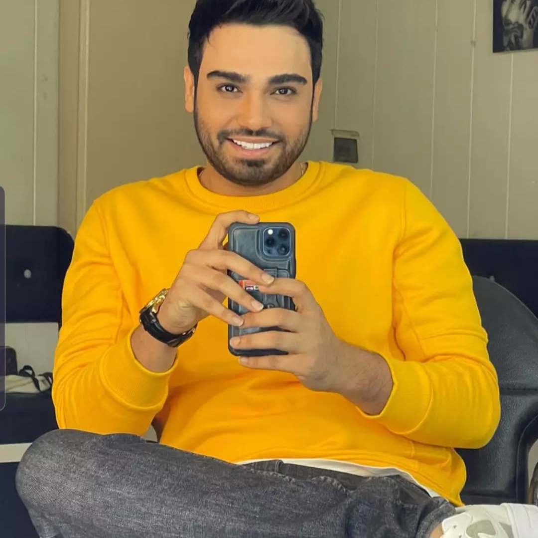 دانلود آهنگ سینا درخشنده هنوز دونه دونه عکساتو چک میکنم دانلود آهنگ سینا درخشنده هنوز دونه دونه عکساتو چک میکنم